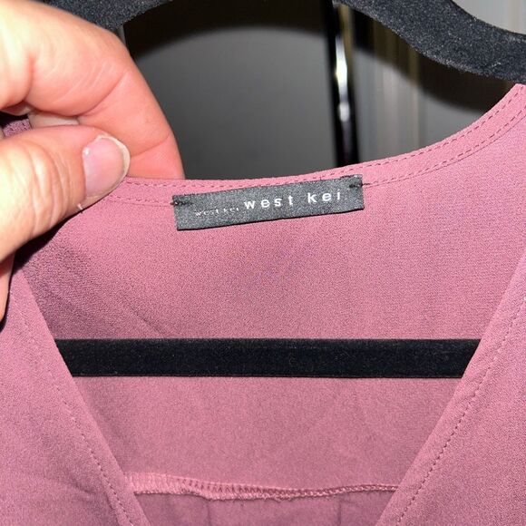 !Anthropologie West Kei Alexa Surplice V-Neck Roll Tab Pink Blouse Top Sz. Small - Picture 4 of 6